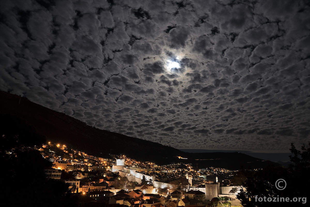 noć ludih oblaka