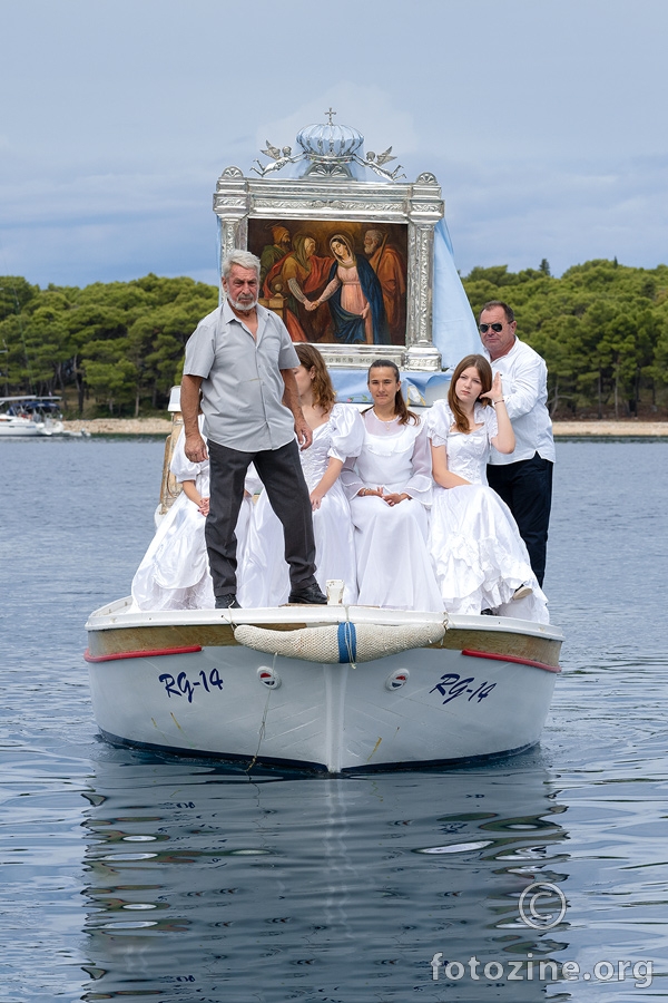 Pratnja i Gospina slika